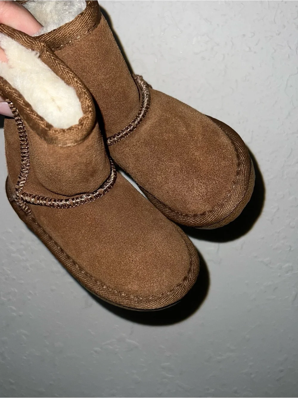 Lamo Kids Classic Pull On Boot Suede Brown Size 7.